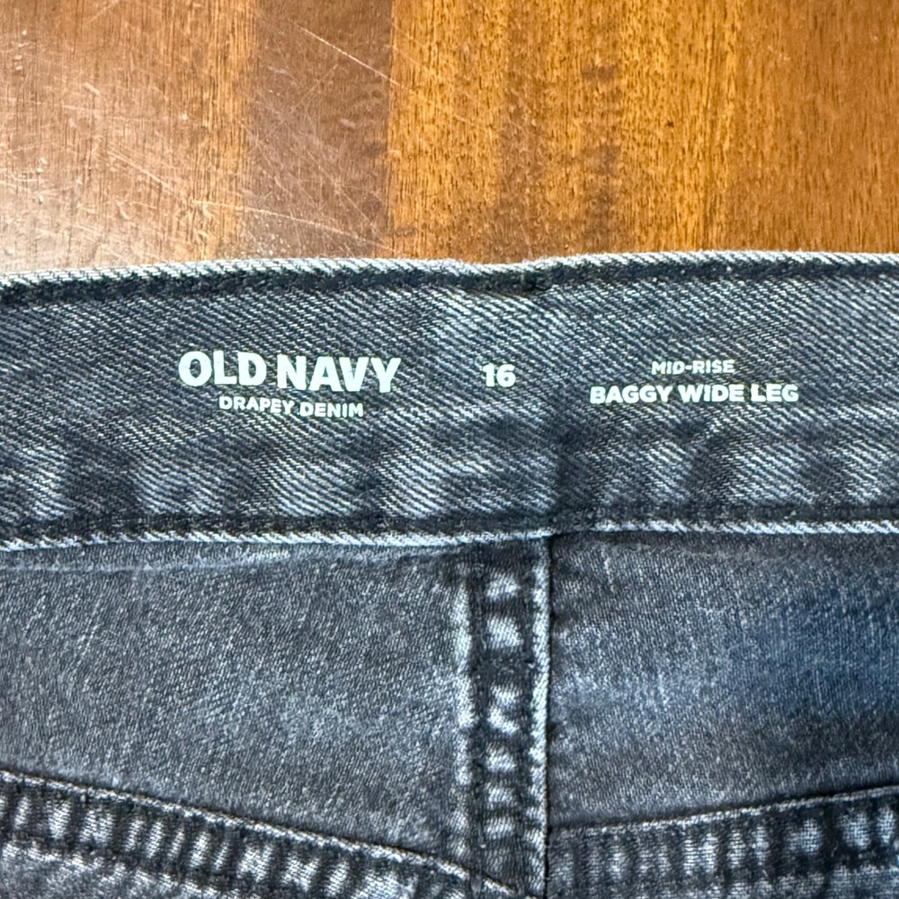 Old Navy Womens Mid Rise Baggy Wide Leg Cargo Jeans Size 16 Washed Black Utility - Picture 4 of 9